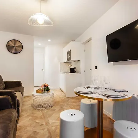 Amazing 1br - 6p Tour Eiffel Apartment